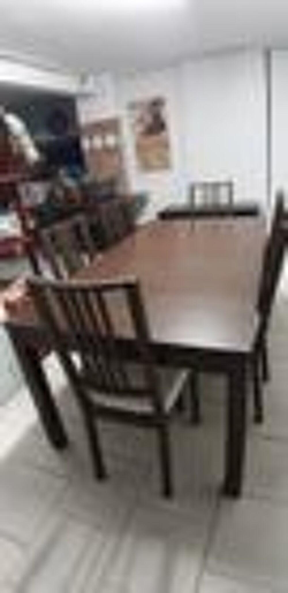 TABLE + 6 CHAISES IKEA A NIMES TBE
Meubles