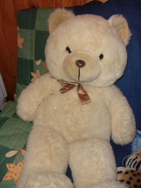 Gros Ours blanc, trs doux 15 Villars-les-Dombes (01)