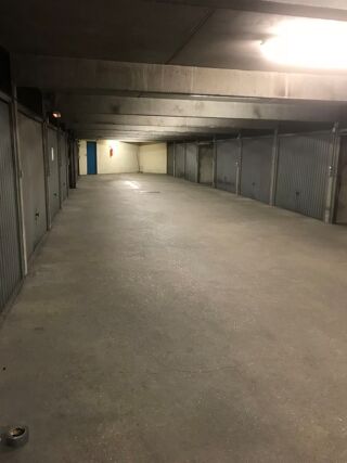  Parking / Garage à louer 13 m²