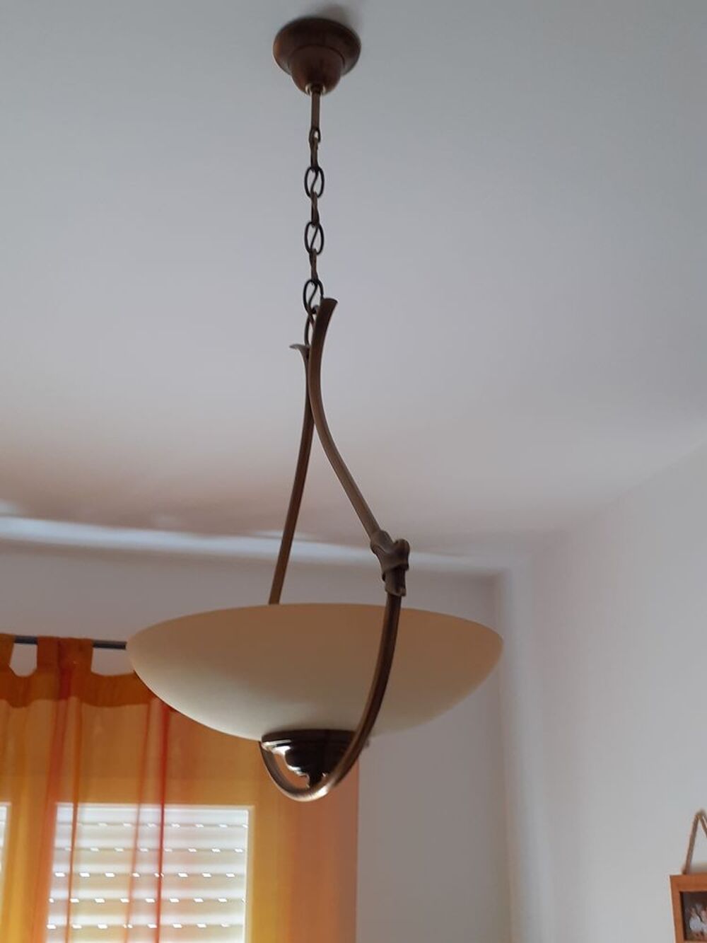 LOT DE 2 LUSTRES EN LAITON
Décoration