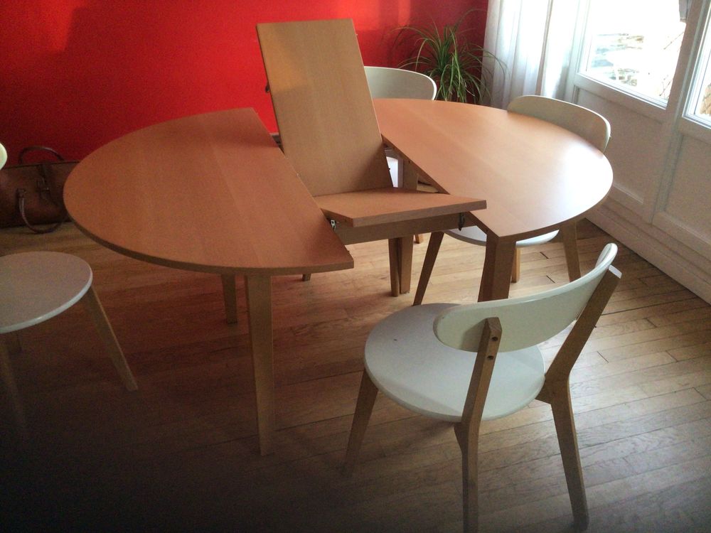 Table ronde extensible et 4 chaises Meubles