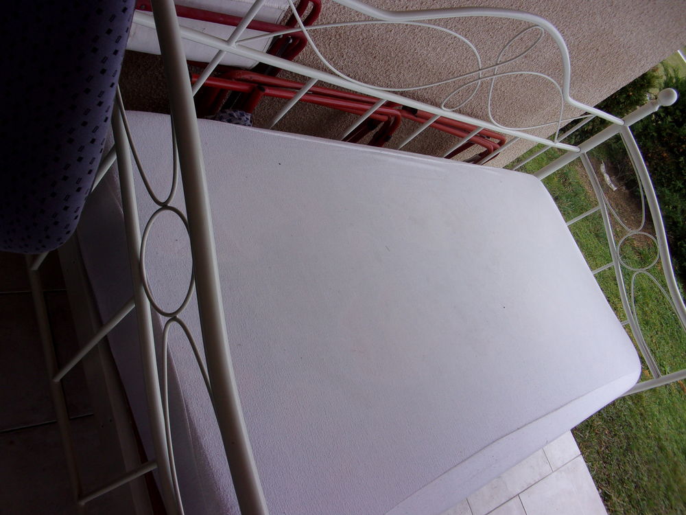 lit banquette fer blanc sommier renforc&eacute; (une place : 90 ) Meubles