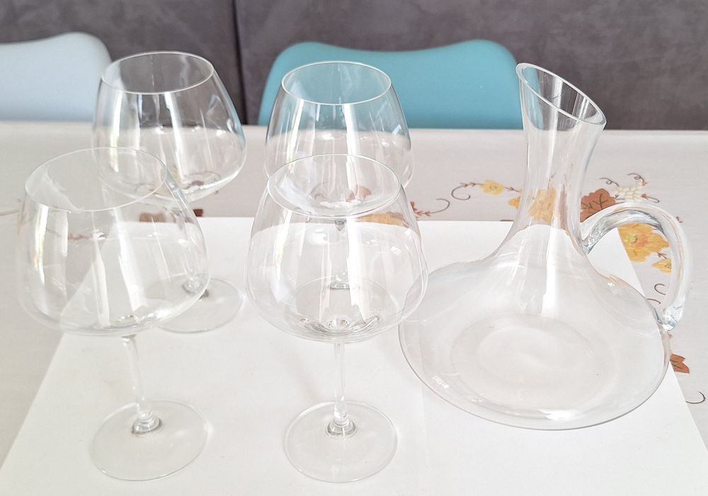 Ensemble carafe &agrave; d&eacute;canter avec 4 verres Décoration