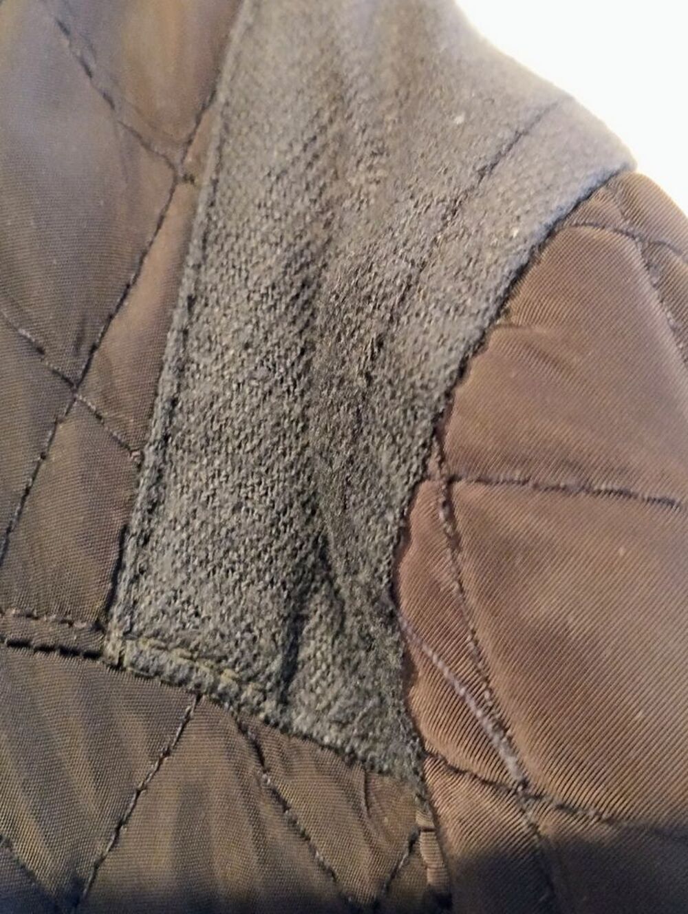 Veste noir matelass&eacute;e l&eacute;g&egrave;re et concfortable en bon &eacute;tat Vêtements