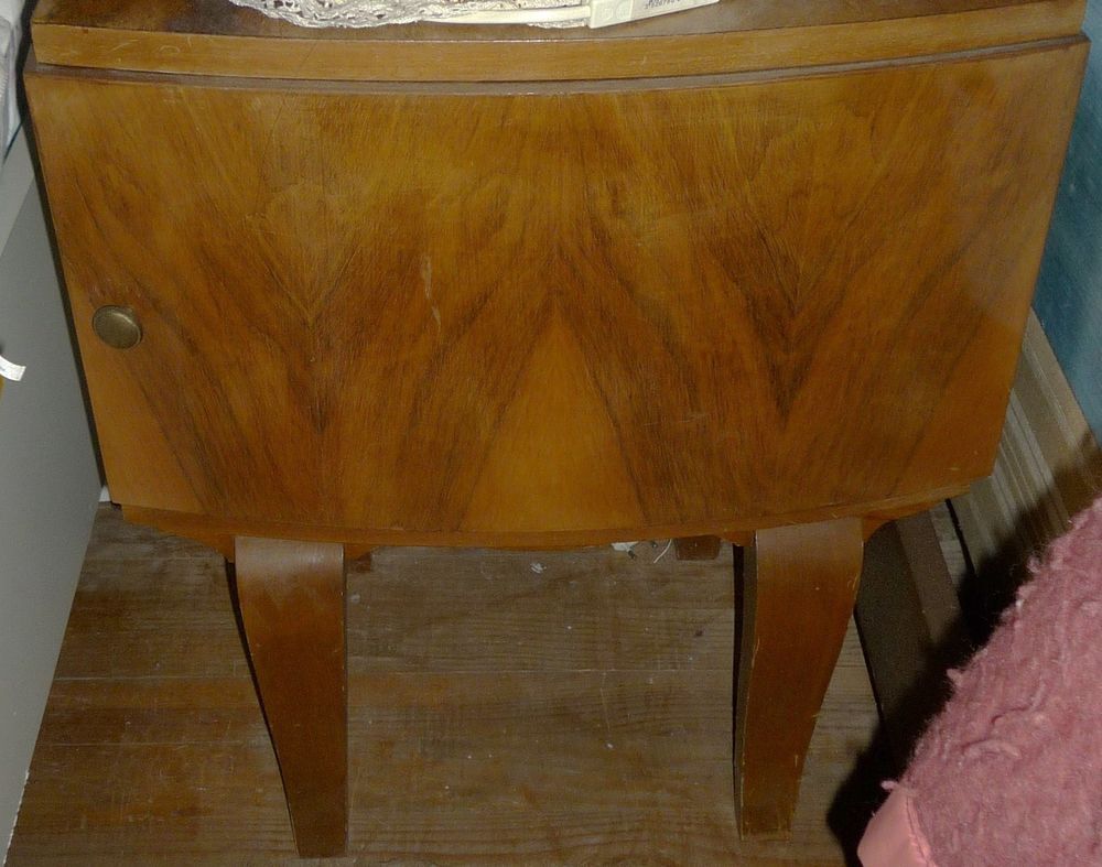Chambre Compl&egrave;te en noyer 
Meubles