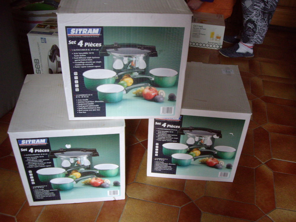 Sets divers de Casseroles, Po&ecirc;les, Sauteuse.... Cuisine