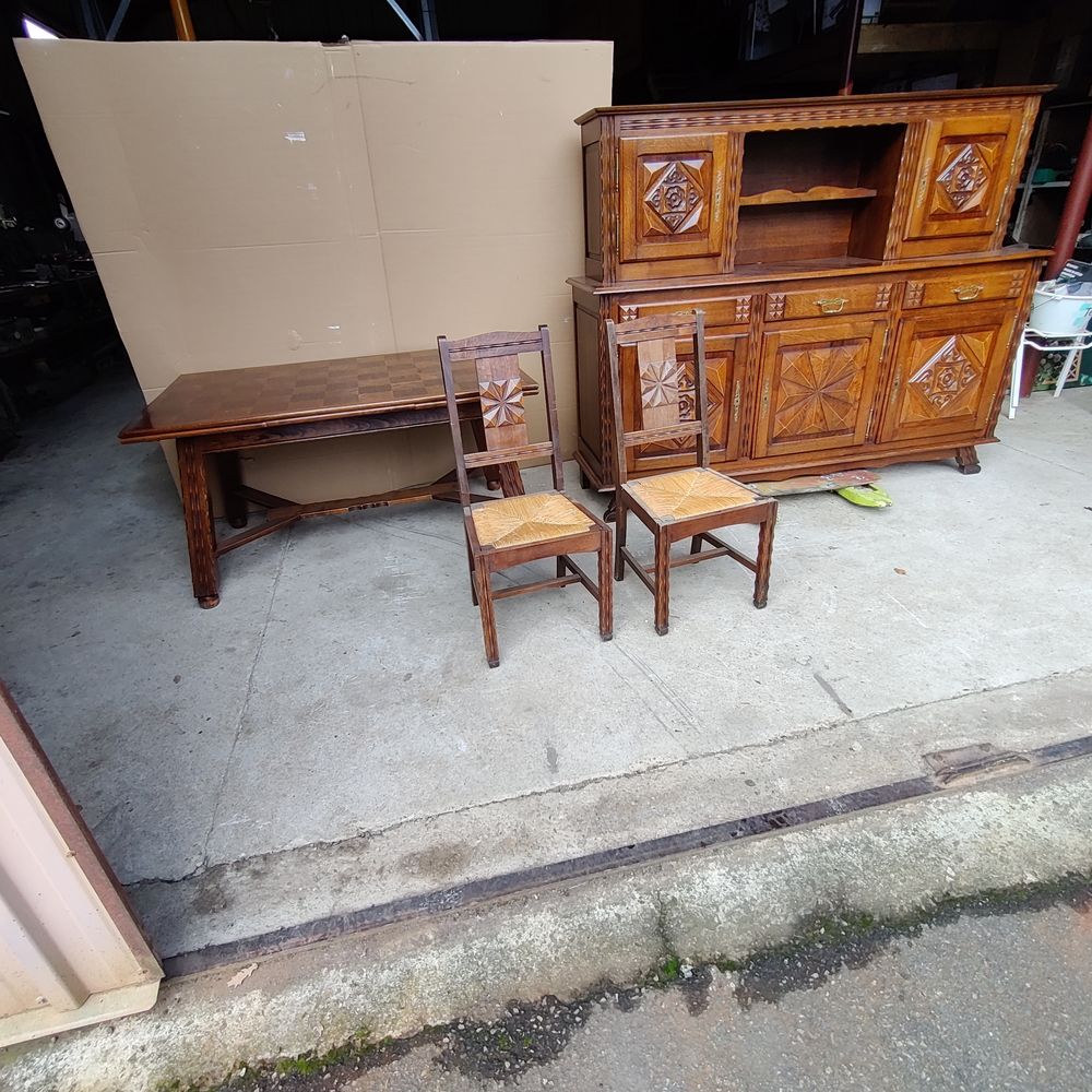 BUFFET BASQUE + TABLE + CHAISES D�coration