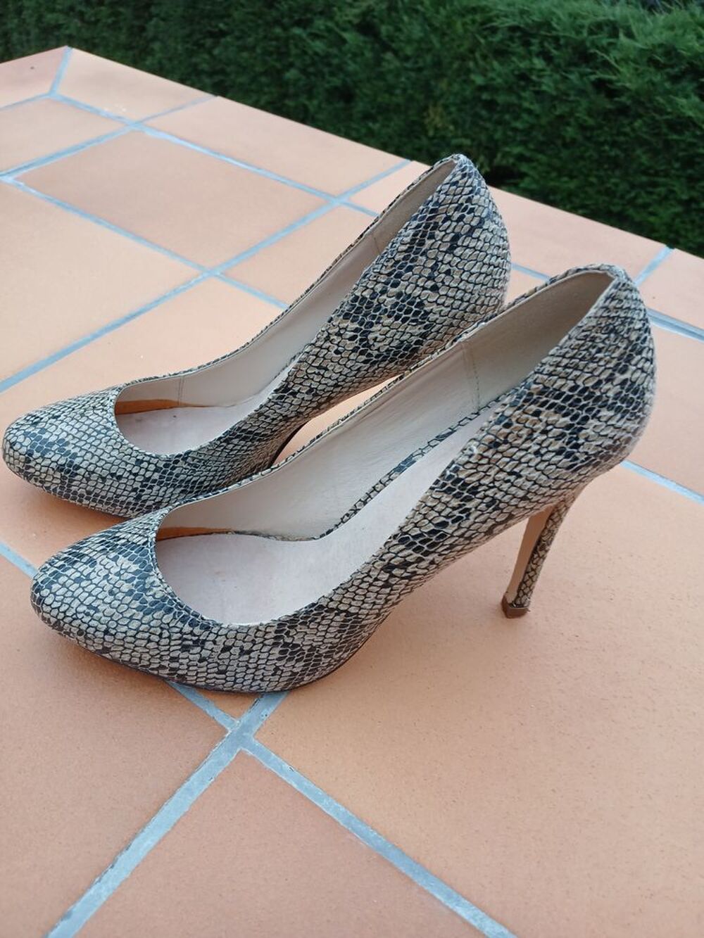 Escarpins talons fins pointure 39 (pieds fins) Chaussures