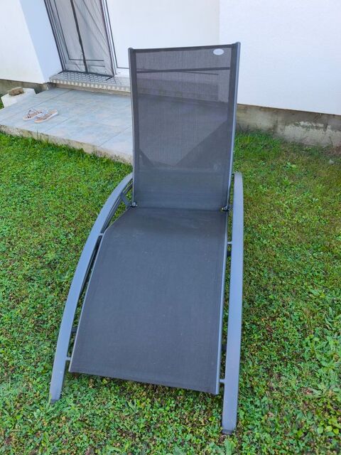 2 BAIN DE SOLEIL AVEC 2 REPOSE TETE DETACHABLE TBE Ancerville (55)