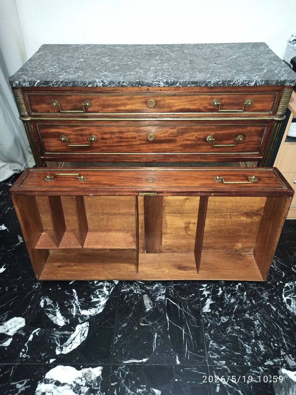 Commode us&eacute;e avec plateau en marbre Meubles