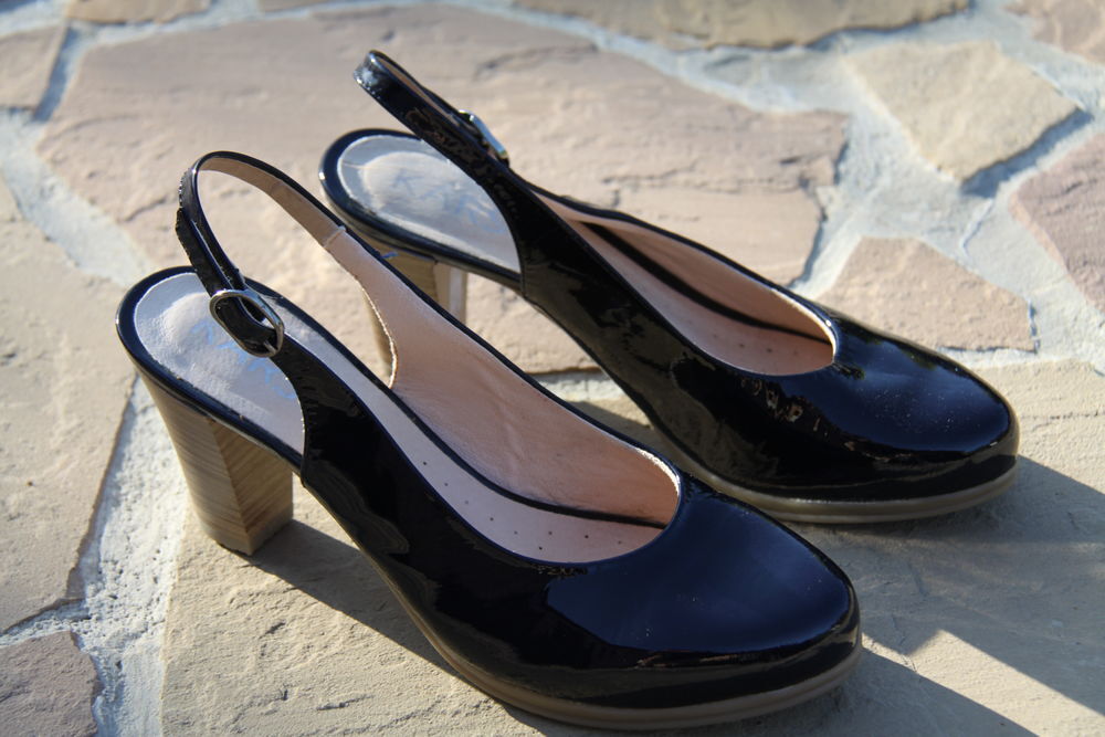 ESCARPINS VERNIS NOIRS TAILLE 37 Chaussures