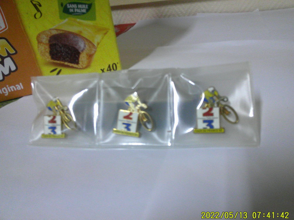 ( 3 ) . PIN'S - TOUR de FRANCE . 93 