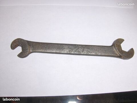 COLLECTOR Clef plate RENAULT 12/17 chiffre 327   ($) 5 Sauchy-Cauchy (62)