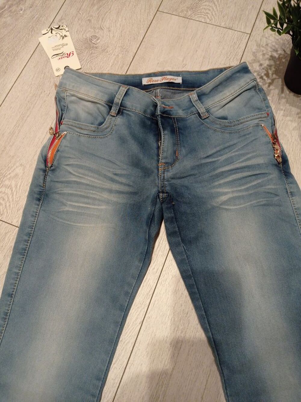 Jeans taille 36 neuf Vtements