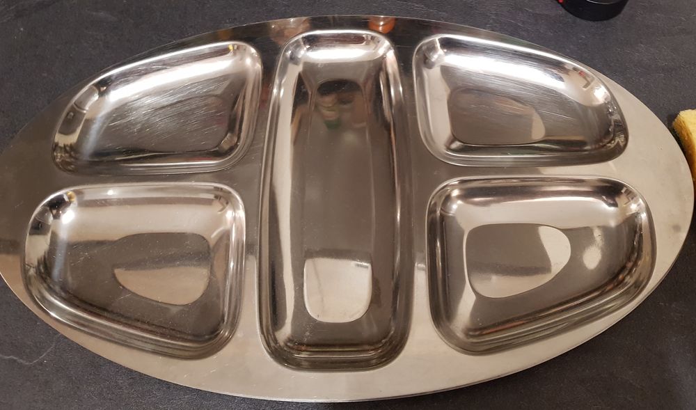 4 plats identiques &agrave; 5 compartiments Cuisine
