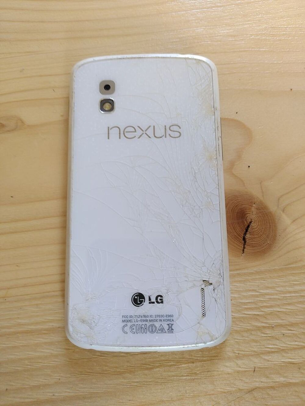 Google Nexus 4 LG-E960 blanc - Pour pi&egrave;ces Téléphones et tablettes