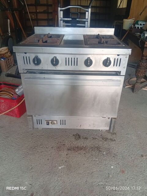 Fourneau professionnel inox 4 feux gaz + four ? Fonctionnel 390 61120 Crouttes