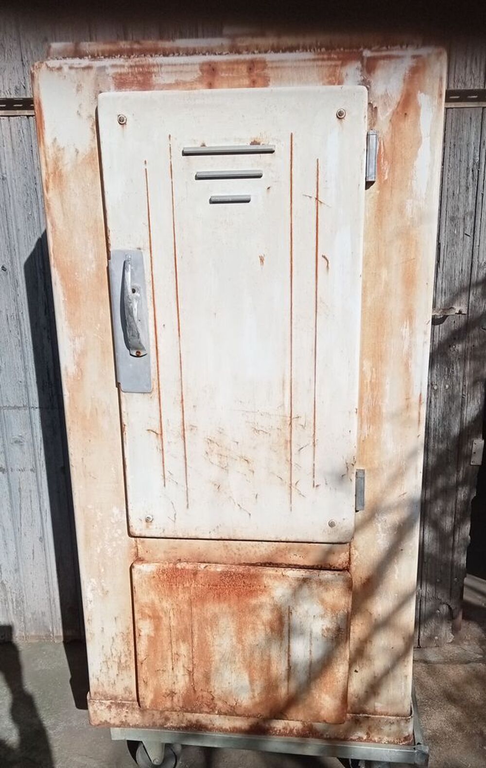 ancien frigo glaci&egrave;re en m&eacute;tal Meubles