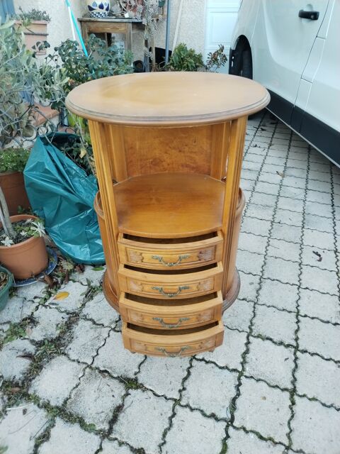 Meuble cabinet rond 4 pieds 38 Manosque (04)