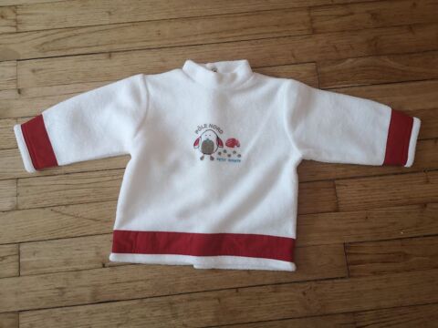 F 9 (1) - 6 mois - Polaire blanche et rouge  Petit Pirate  2 Paris 13 (75)