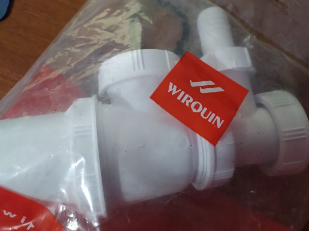Syphon d'&eacute;vier Wirquin avec prise machine &agrave; laver.
Bricolage