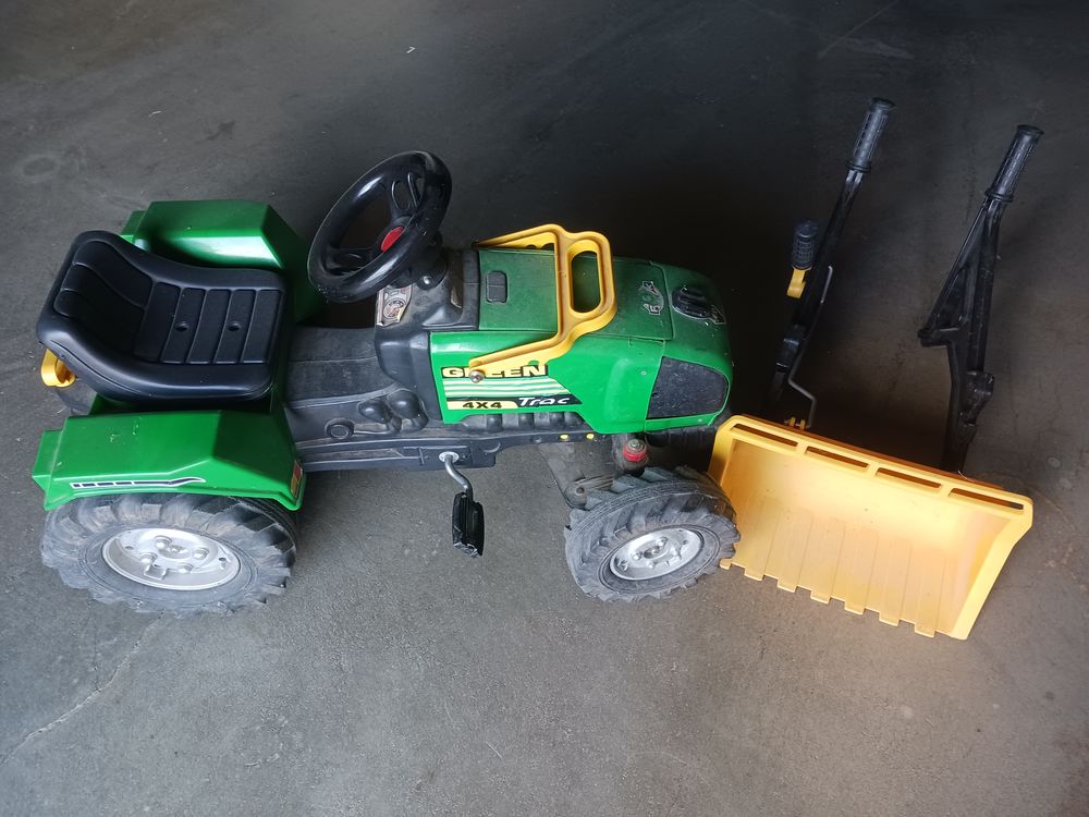 TRACTEUR A PEDALES Jeux / jouets