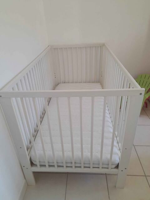 Lit  barreaux pour bbs  40 Le Luc (83)