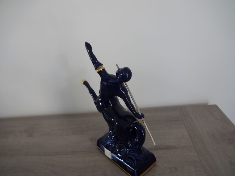 CENTAURE EN VIDE PORCELAINE t&eacute;l&eacute;phone au 0627473514 