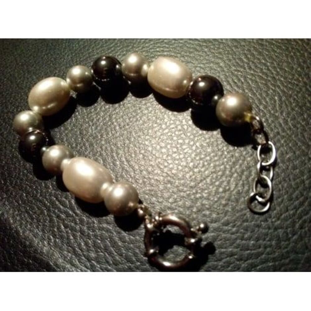 Bracelet acier fausses perles noires et blanches Bijoux et montres