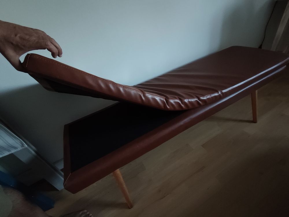 banc " Nicolas " en cuir marron de chez Home 24 Meubles