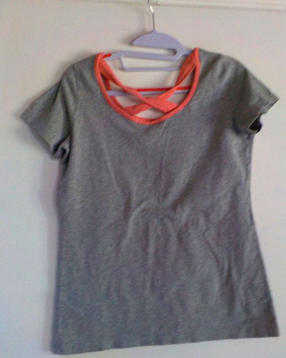 TEE-SHIRT GRIS Bordure saumon Fran&ccedil;oise Saget Taille 38/40 Vêtements