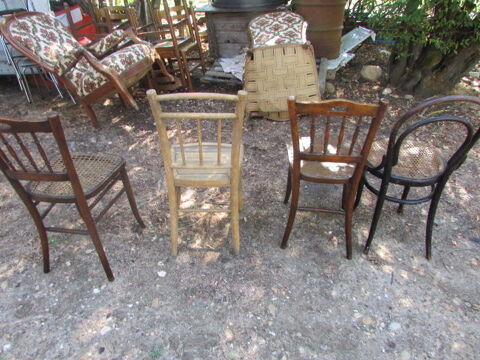 lot de 4 chaises bois anciennes différentes conceptions Ternay (69)