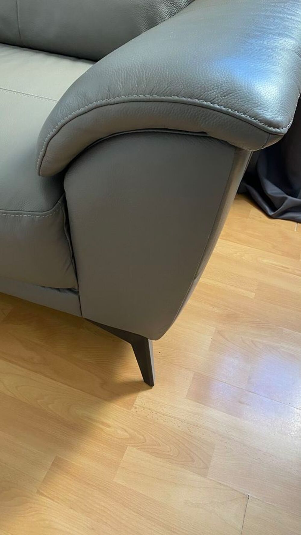 canap&eacute; en cuir gris Meubles