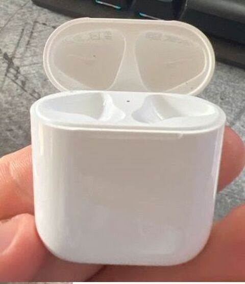 Bo�te AirPods vide 35 Beauchamp (95)