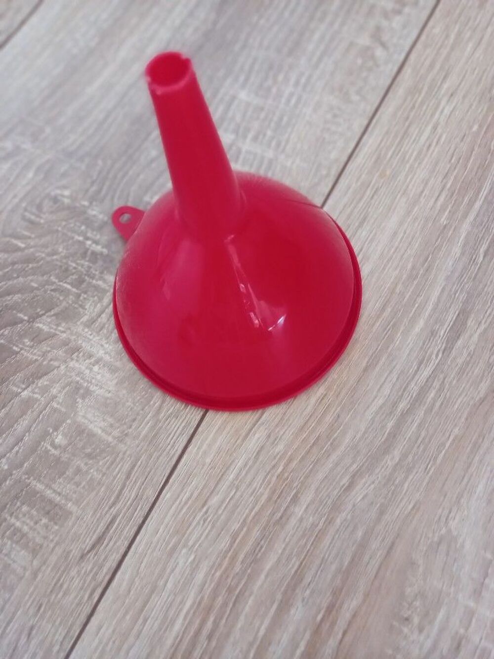 Entonnoir rouge 9 cm de diam&egrave;tre Cuisine