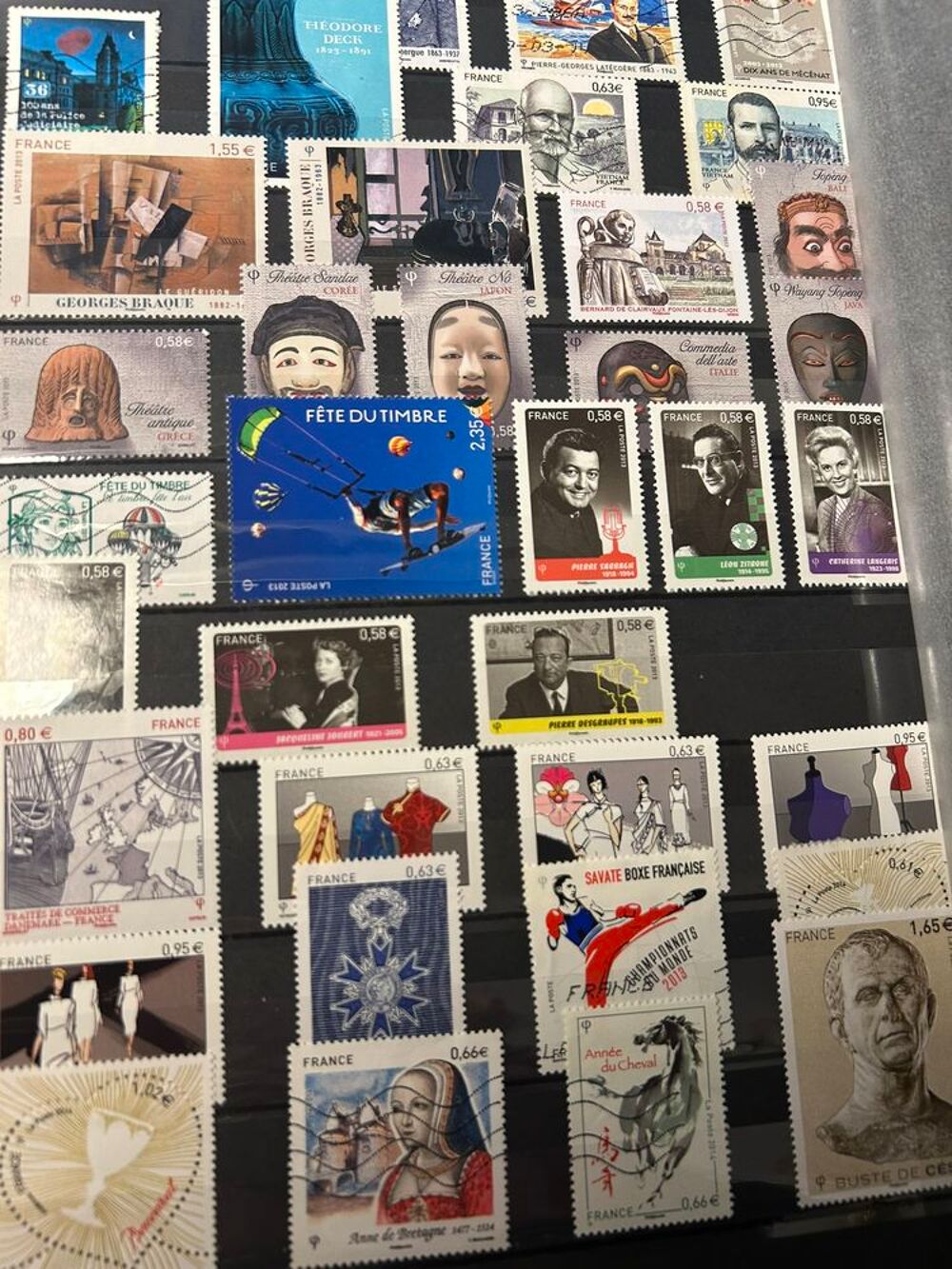 Albums de timbres neufs et oblit&eacute;r&eacute;s 
