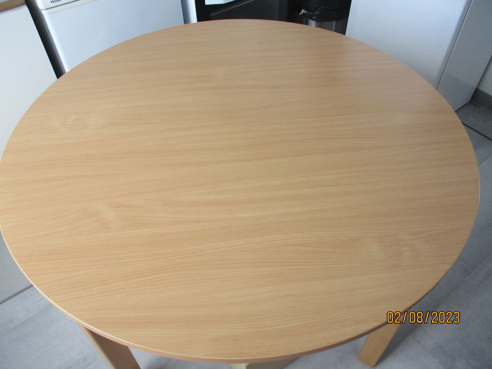TABLE RONDE diam&egrave;tre 115 cm, en BOIS MASSIF
+ RALLONGE 50 cm Meubles