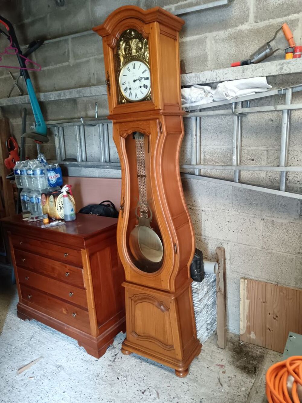 Horloge Murale Traditionnelle en Bois Sculpt&eacute; Meubles