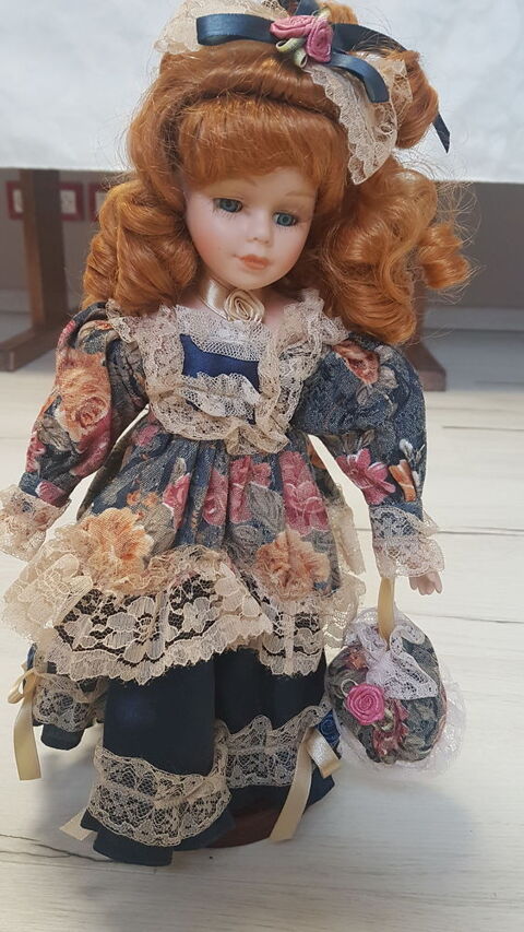 Jolie poupée de collection en porcelaine 20 Auneau (28)