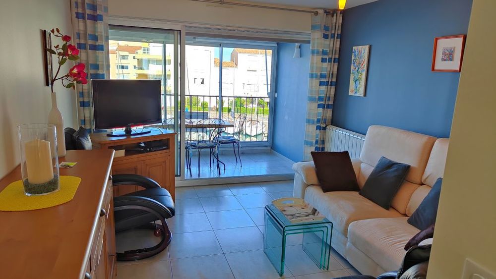Vente Appartement LE CAP D'AGDE: Situé sur la pointe de l'AVANT PORT: très beau 3 pièces traversant rénové avec goût et situé face aux bateaux. Le cap d agde