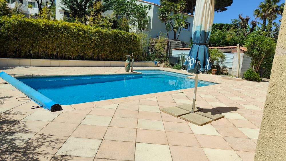 Vente Maison LE CAP D'AGDE : QUARTIER RECHERCHE - Pinède, proximité Maraval, villa individuelle sur 634 m² de terrain clos, piscine chauffée, jacuzzi et dépendance. Le cap d agde