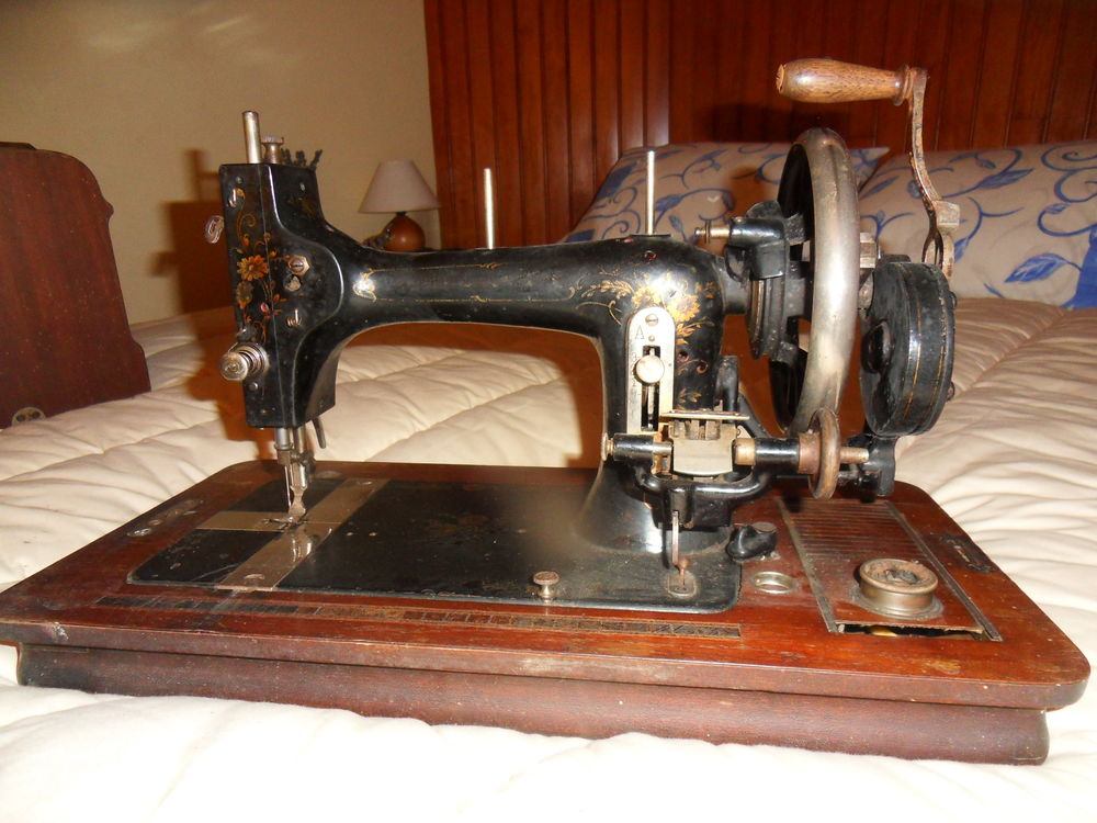 Machine &agrave; coudre ancienne 