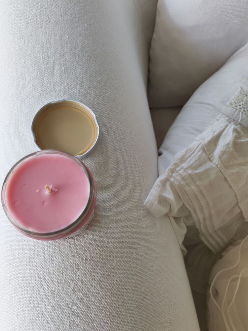 Bougie tr&egrave;s parfum&eacute;e fabrication artisanale a la main Neuve Décoration