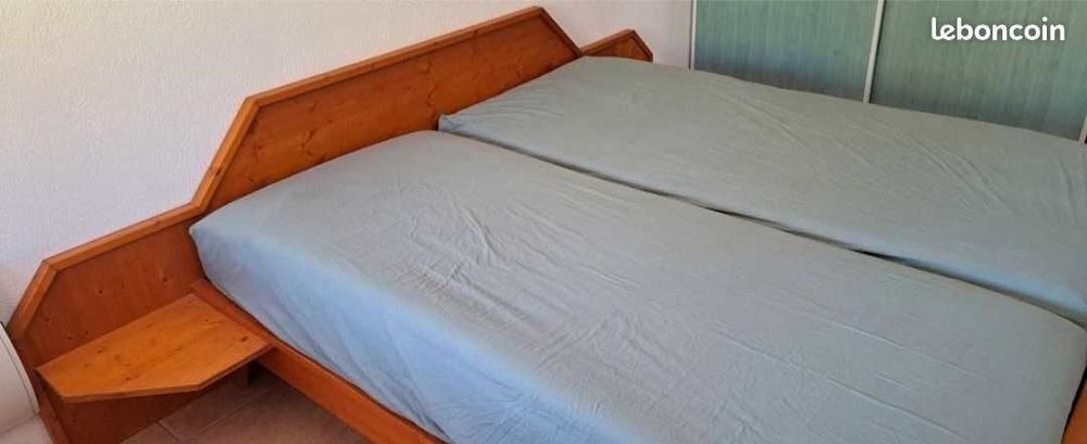 Lit king size avec tablettes int&eacute;gr&eacute;es Meubles