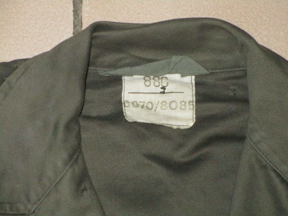 VERITABLE VIEUX TREILLIS MILITAIRE ANNEE 1978 
