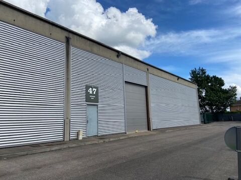 ST PRIEST : LOCAL EXCELLENT &Eacute;TAT  540 M2 DONT 40 M2 BUREAUX A SAISIR 3.584 E HT MENSUEL 3584 69800 Saint-priest