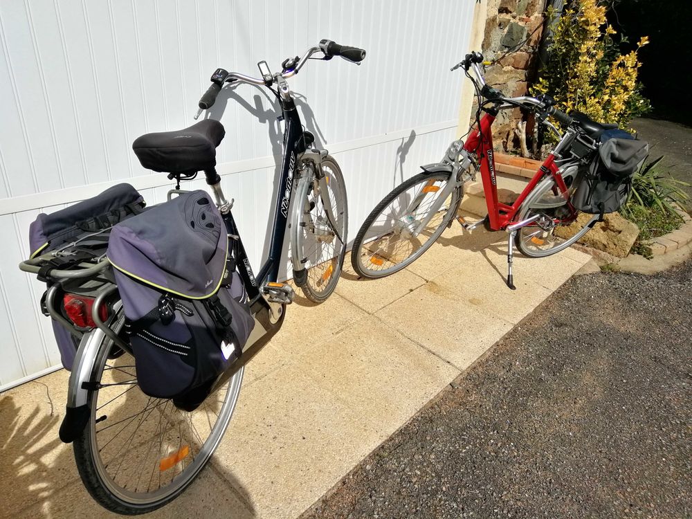 2 v&eacute;los &agrave; assistance &eacute;lectrique Vlos