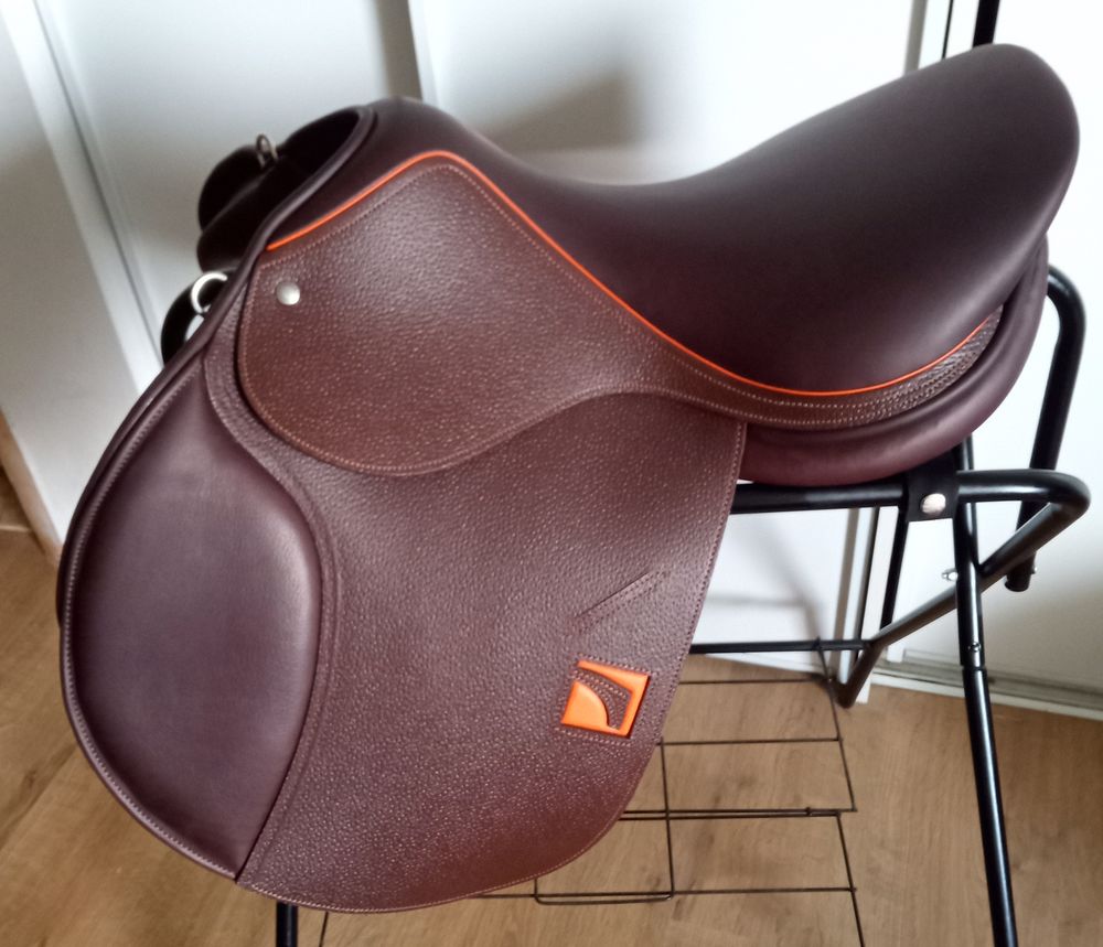 Selle childeric FMP 17.5" neuve Sports