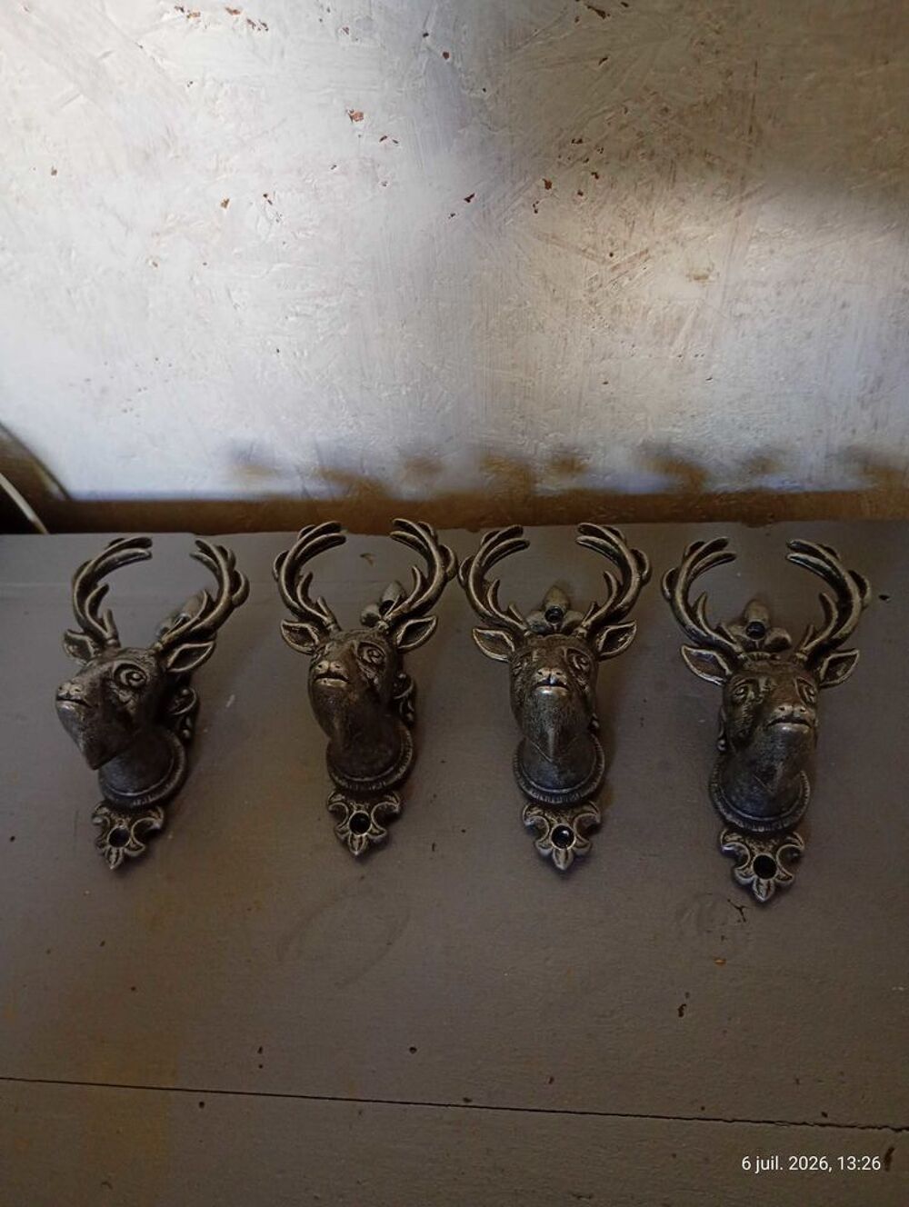 4 tr&egrave;s beaux crochets t&ecirc;te de cerf 