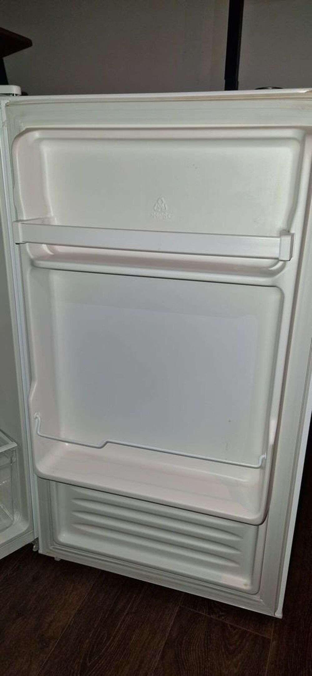 R&eacute;frig&eacute;rateur 100 litres &eacute;tat neuf Electrom�nager